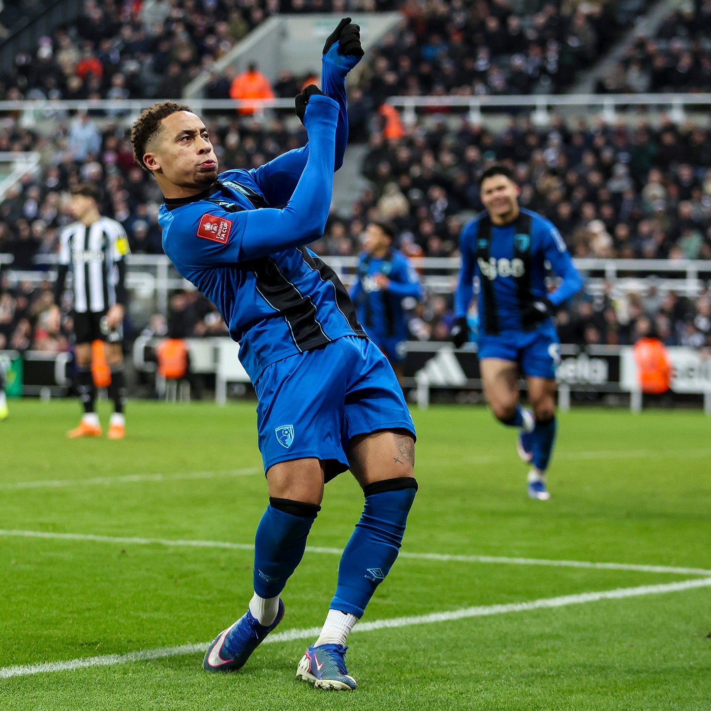 Marcus Tavernier Signed FA Cup Shirt - Newcastle United 25/26